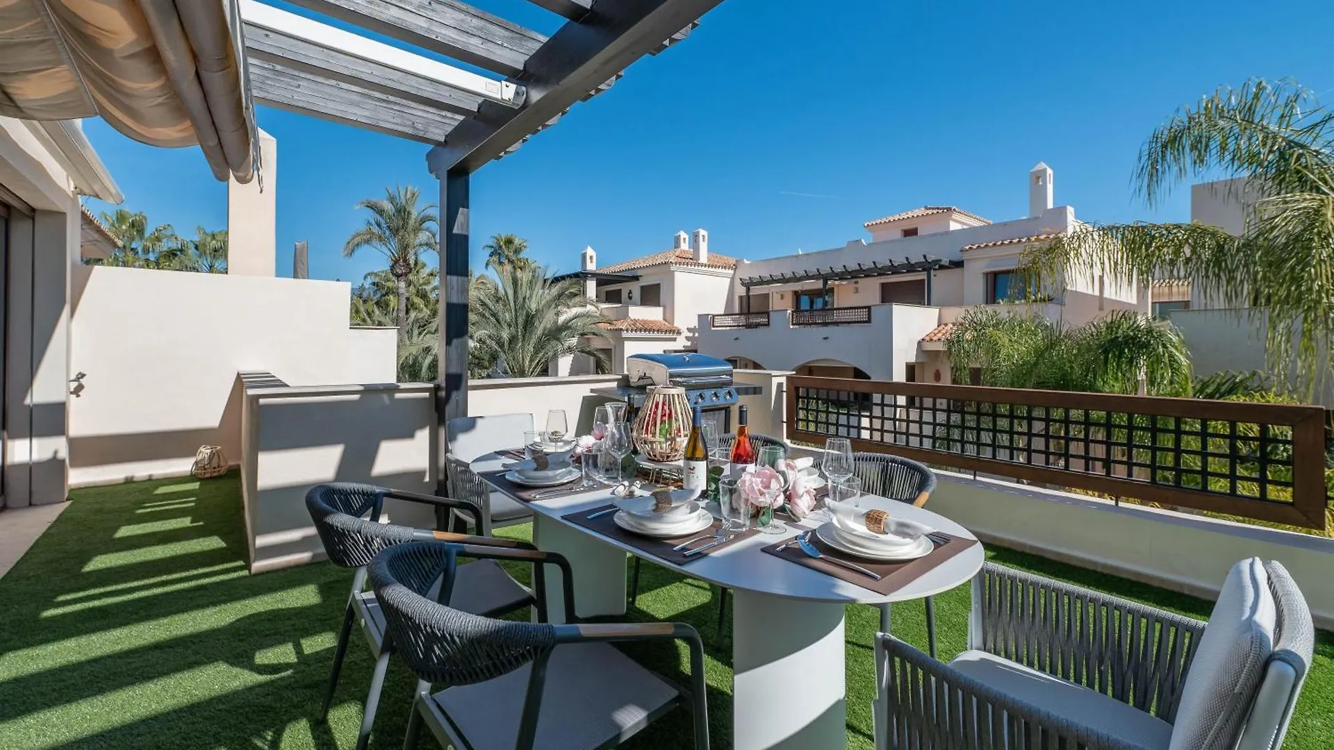 Vacation Marbella I The Sovereign Penthouse, Large Communal Pool, 24H Security, 5Min To Puerto Banus