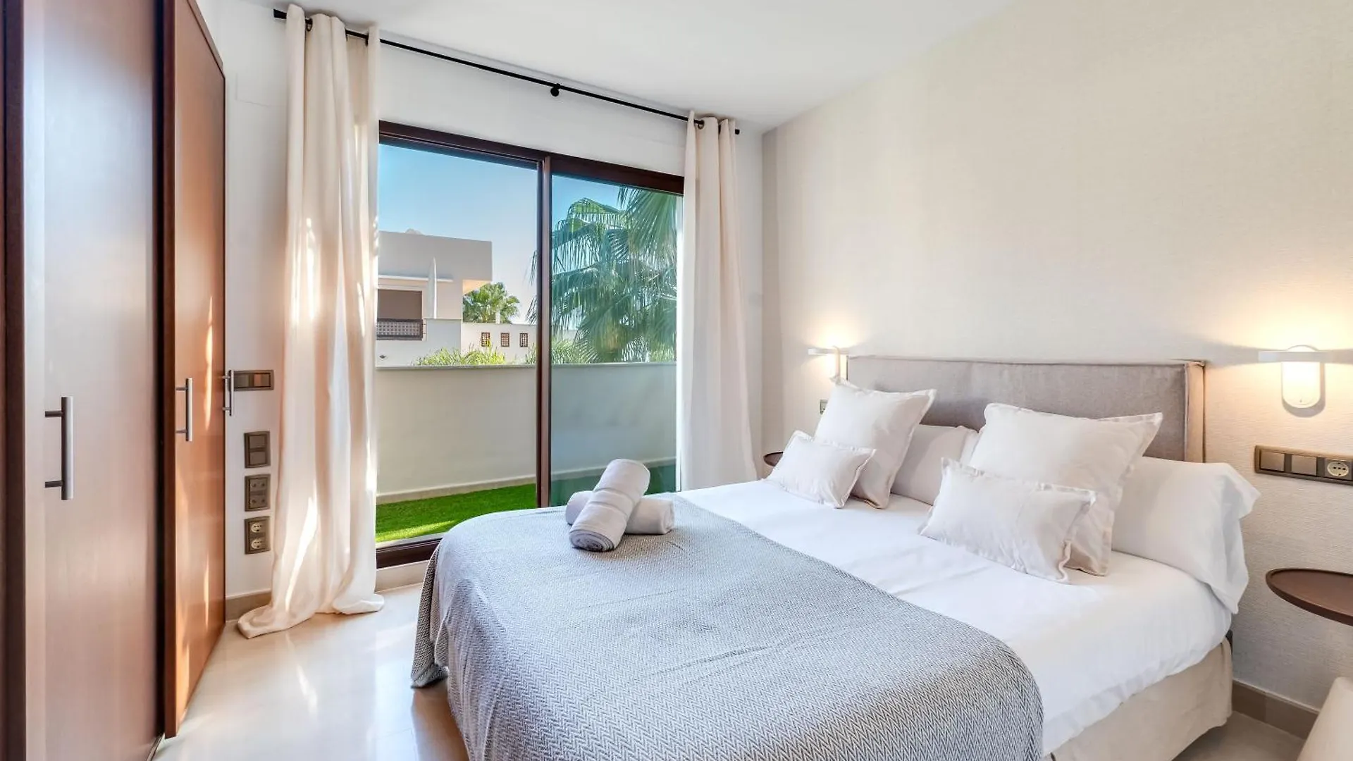 Vacation Marbella I The Sovereign Penthouse, Large Communal Pool, 24H Security, 5Min To Puerto Banus