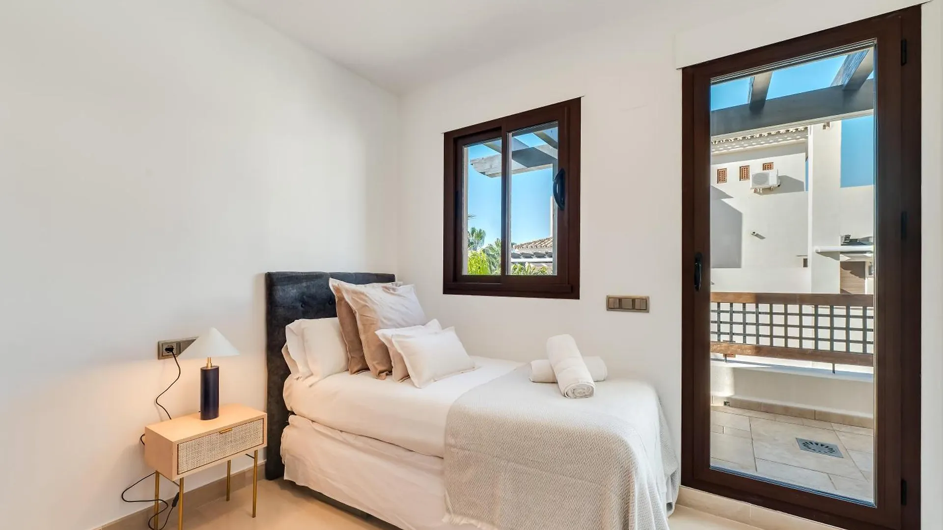 Apartment Vacation Marbella I The Sovereign Penthouse, Large Communal Pool, 24H Security, 5Min To Puerto Banus