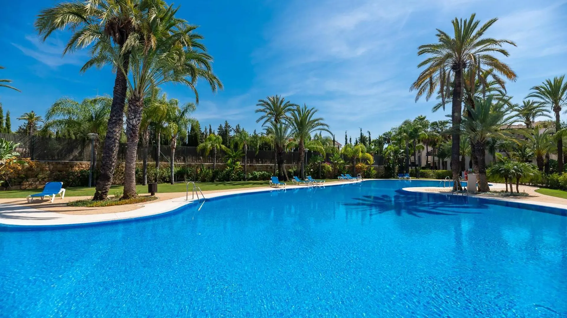 Vacation Marbella I The Sovereign Penthouse, Large Communal Pool, 24H Security, 5Min To Puerto Banus Spain